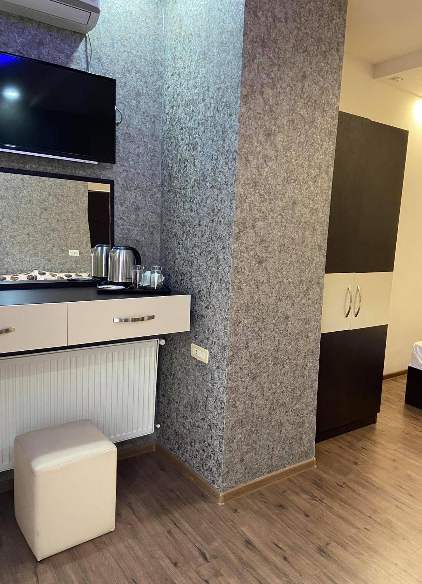Premium Hotel Jerevan Buitenkant foto